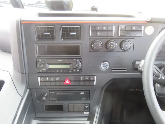 パネル周りの状態です。|三菱 スーパーグレート 2PG-FV80VYの写真16