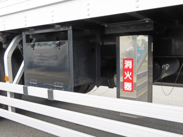 物入・消火器付きです。|トレクス  VFR346ADの写真27