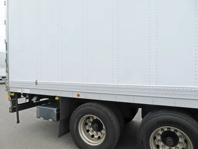 運転席側バン後方下部に看板はがし跡があります。|トレクス  VFR346ADの写真42