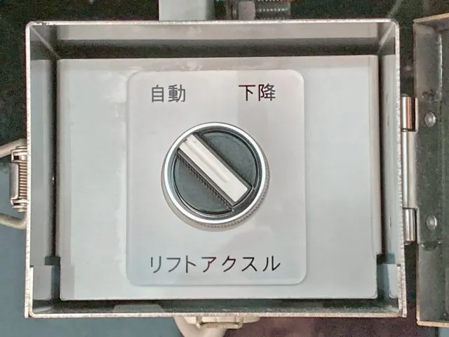 リフトアクスルの切り替えバルブです。|トレクス  PFB34114の写真16