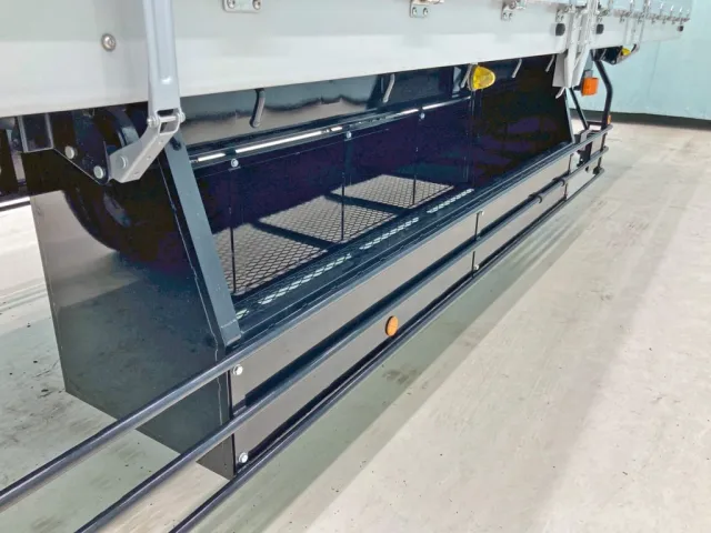 運転席側にりん木入れが付いています。|トレクス  PFB34114の写真19