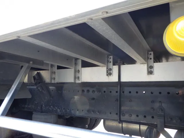 シャーシとネタの状態です。(ネタはアルミ製です)|日野 プロフィア 2DG-FW1AHJの写真7