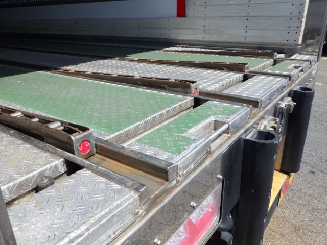 床はアルミ縞板です。|日野 プロフィア 2DG-FW1AHJの写真11