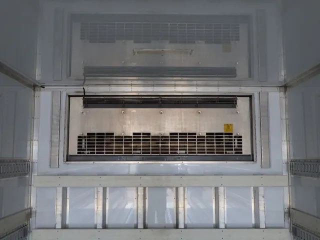 冷凍機の吹き出し口の状態です。|日野 プロフィア 2DG-FW1AHJの写真12