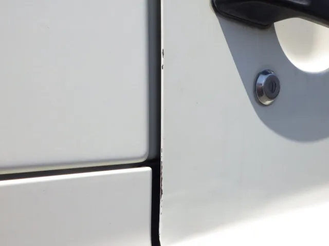 運転席側ドアフチにキズがあります。|日野 プロフィア 2DG-FW1AHJの写真26