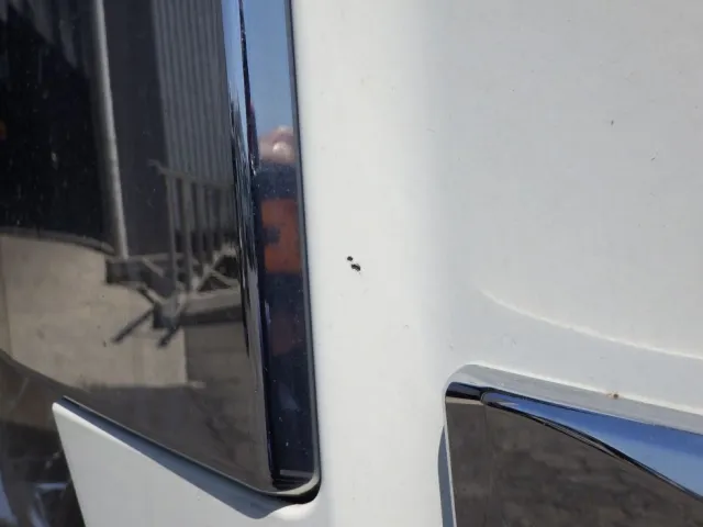 フロントパネルに小キズがあります|日野 プロフィア 2DG-FW1AHJの写真28