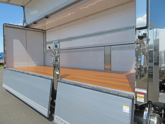 中柱は差し込み式です。|三菱 ファイター 2KG-FK65F(2WD)の写真16