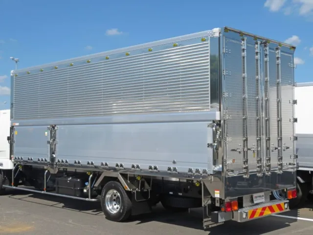 ウイング後方・ウイングサイド上部にマーカーが付いています。|三菱 ファイター 2KG-FK65F(2WD)の写真20