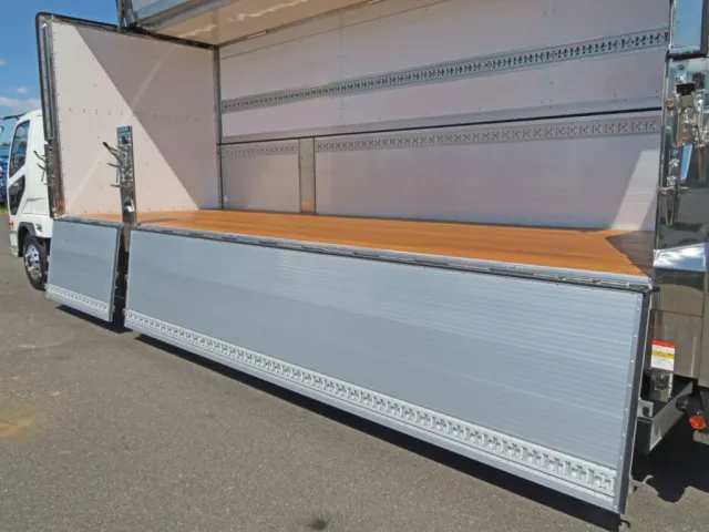 中柱は差し込み式です。|三菱 ファイター 2KG-FK65F(2WD)の写真23