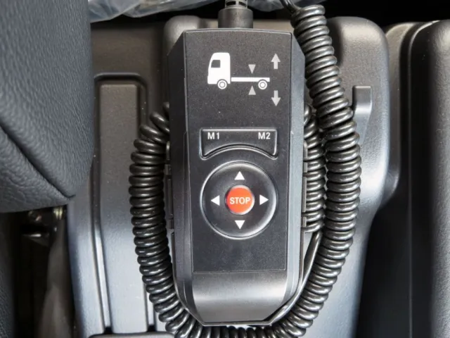 エアサスのコントローラーです。|三菱 ファイター 2KG-FK65F(2WD)の写真28