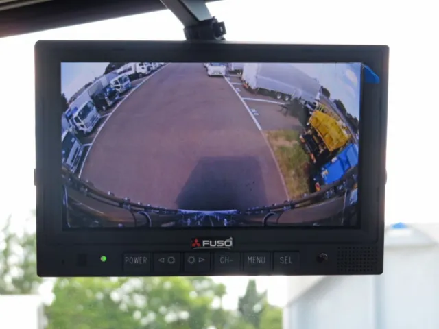 液晶バックモニター付きです。|三菱 ファイター 2KG-FK65F(2WD)の写真29