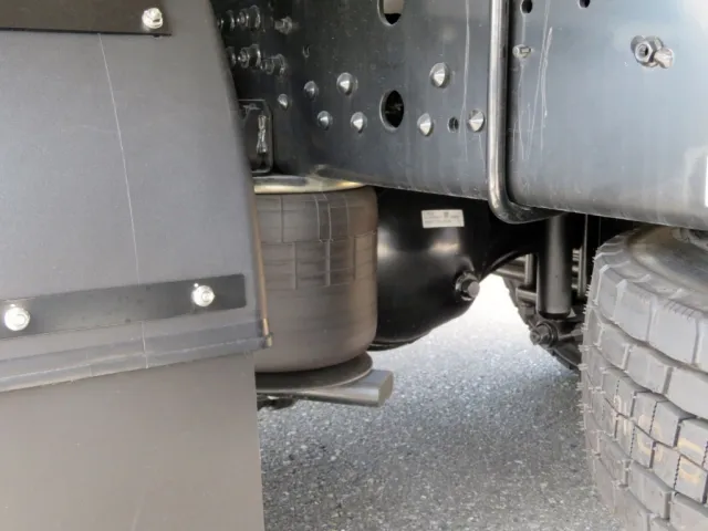 エアサスです。|三菱 ファイター 2KG-FK65F(2WD)の写真5