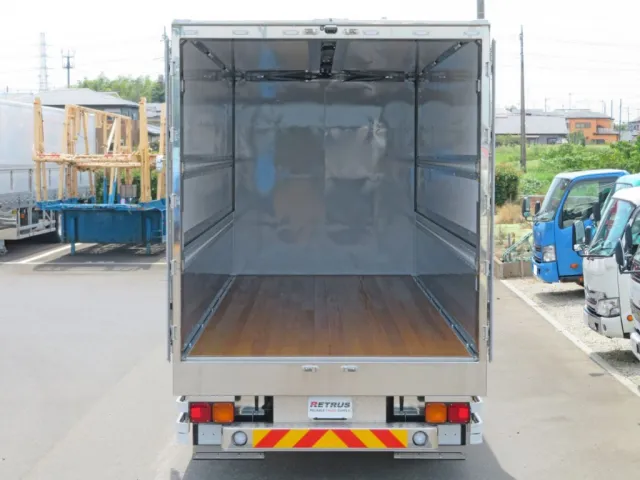 門口周りはステンレス製です。|三菱 ファイター 2KG-FK65F(2WD)の写真8