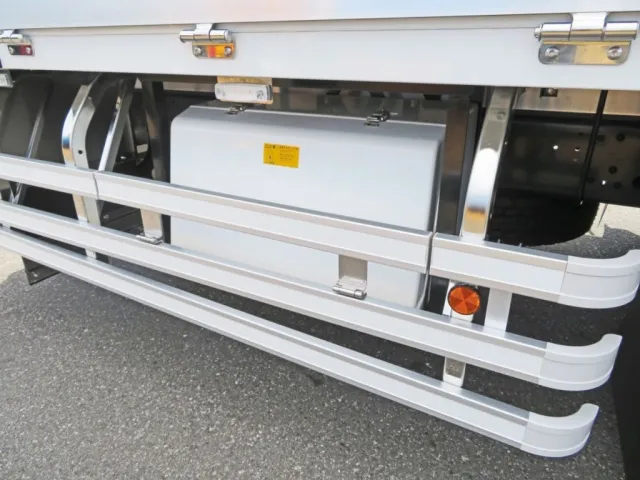 物入が付いています。|三菱 ファイター 2KG-FK65F(2WD)の写真15