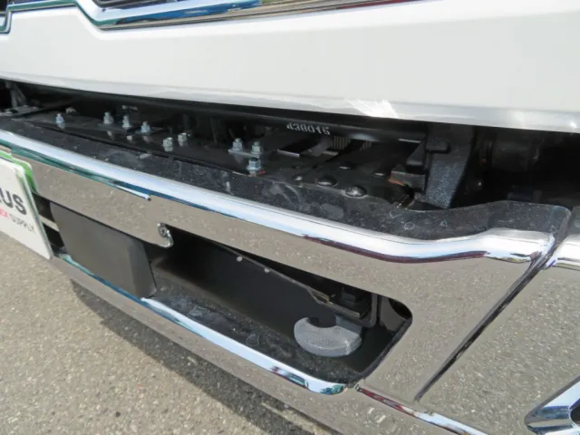 フロントバンパー内部に少し置きサビがあります。|三菱 ファイター 2KG-FK65F(2WD)の写真18