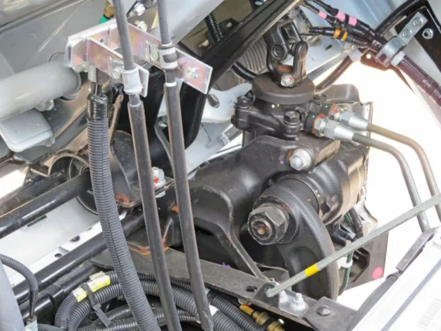 キャブ下に軽い置きサビがあります。|三菱 ファイター 2KG-FK65F(2WD)の写真21