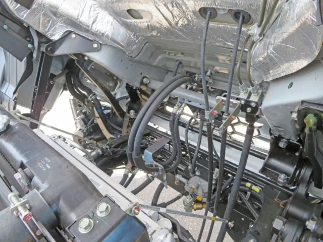 キャブ下に軽い置きサビがあります。|三菱 ファイター 2KG-FK65F(2WD)の写真22