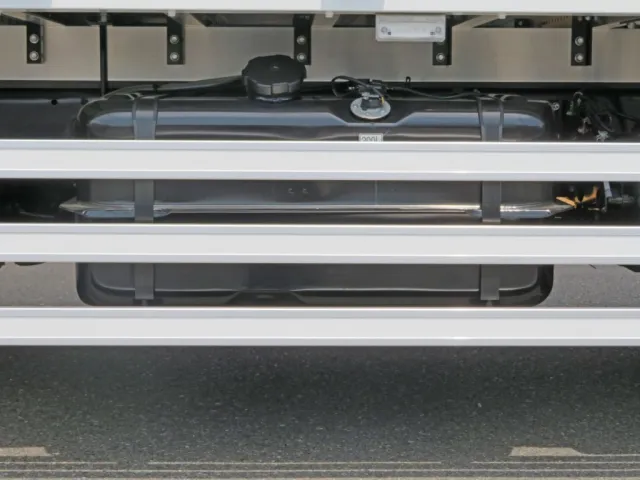 燃料タンクは200Lです。|三菱 ファイター 2KG-FK65F(2WD)の写真25