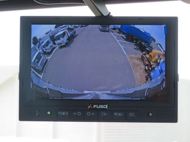 液晶バックモニター付きです。|三菱 ファイター 2KG-FK65F(2WD)の写真27
