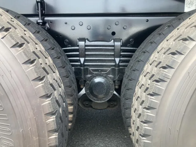 シャーシとリーフスプリングの状態です。|三菱 スーパーグレート 2KG-FV70HXの写真5