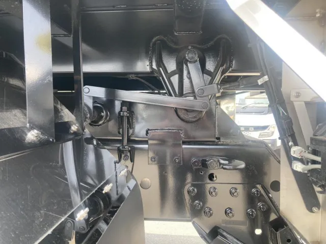 シャーシとサブフレームの状態です。|三菱 スーパーグレート 2KG-FV70HXの写真6