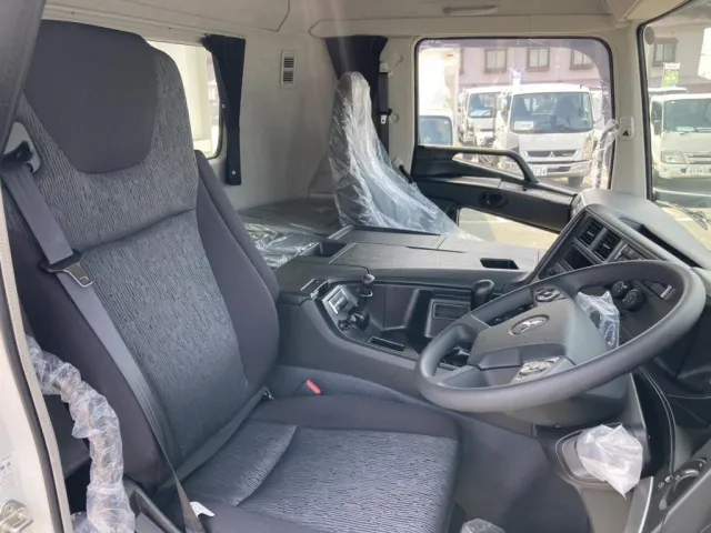 車内です。|三菱 スーパーグレート 2KG-FV70HXの写真7