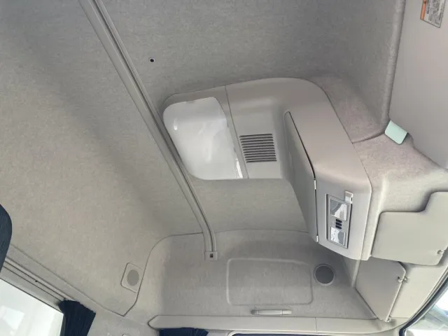 車内は広々ハイルーフです。|三菱 スーパーグレート 2KG-FV70HXの写真9