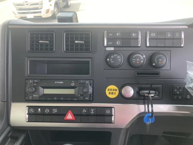 インパネ周りです。|三菱 スーパーグレート 2KG-FV70HXの写真23