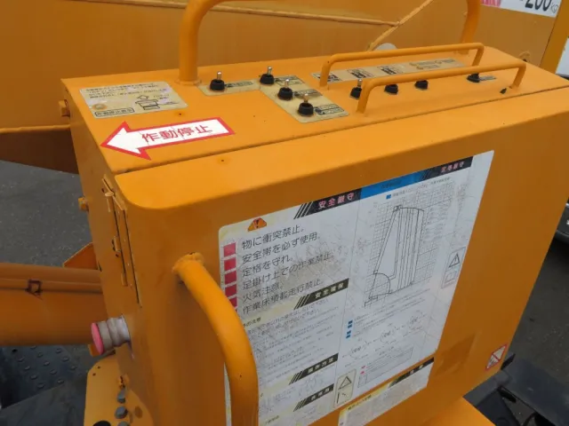 上物後方の操作スイッチです。（非常停止ボタン横に付いています）|日野 レンジャー SKG-FC9JGAP(2WD)の写真13