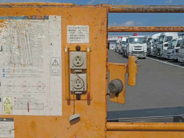 バケット内に電源が取れます。|日野 レンジャー SKG-FC9JGAP(2WD)の写真17