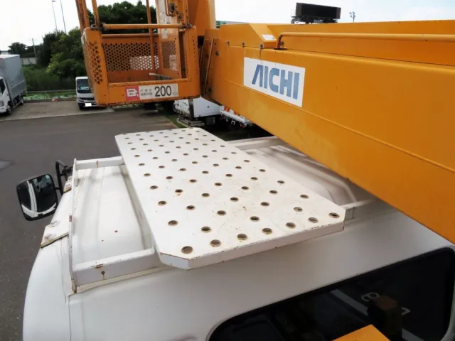 ルーフ上部に足場が付いています。|日野 レンジャー SKG-FC9JGAP(2WD)の写真24