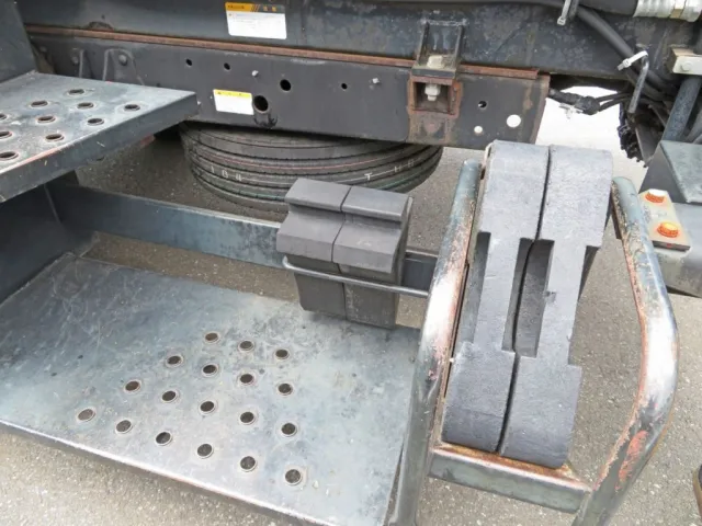 スペアタイヤ・歯止め・敷板付きです。|日野 レンジャー SKG-FC9JGAP(2WD)の写真26