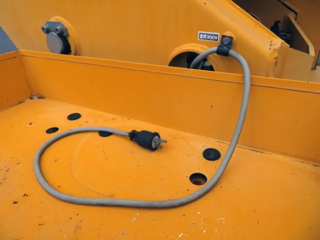 電源コンセント先端部の状態です。|日野 レンジャー SKG-FC9JGAP(2WD)の写真28