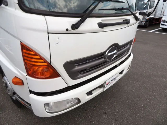 フロントパネルにキズがあります。|日野 レンジャー SKG-FC9JGAP(2WD)の写真32