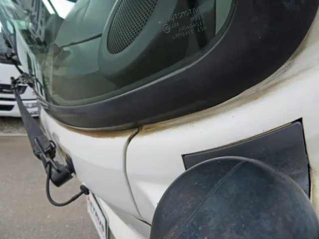 フロントガラス下部に塗装の剥がれ・サビがあります。|日野 レンジャー SKG-FC9JGAP(2WD)の写真34