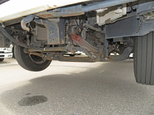 フロント下廻りにサビがあります。|日野 レンジャー SKG-FC9JGAP(2WD)の写真42