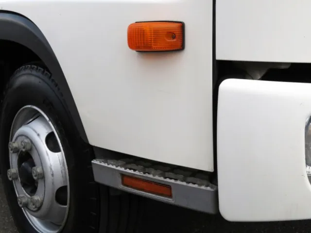 運転席側ドア下部に線キズがあります。|日野 レンジャー SKG-FC9JGAP(2WD)の写真43