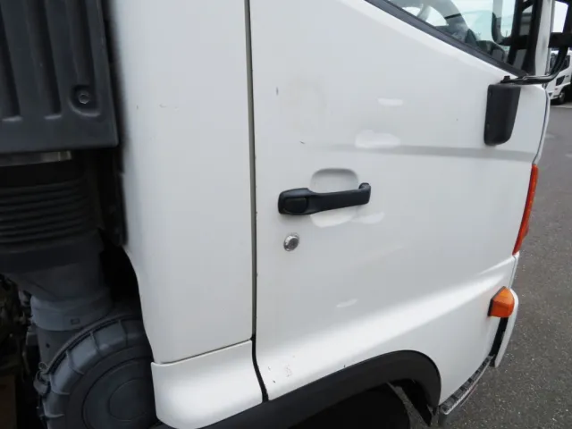 運転席側ドア周りに細かいキズがあります。|日野 レンジャー SKG-FC9JGAP(2WD)の写真44