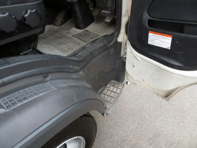 運転席側乗り口の状態です。（細かいキズ・軽いスレがあります）|日野 レンジャー SKG-FC9JGAP(2WD)の写真48