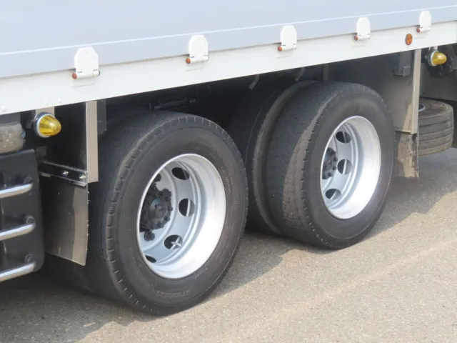 ・リアフェンダーはステンレス製です。|三菱 ファイター QDG-FQ62Fの写真10