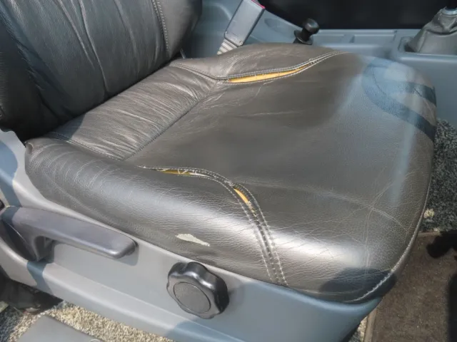 運転席座面の状態です。|三菱 ファイター QDG-FQ62Fの写真32