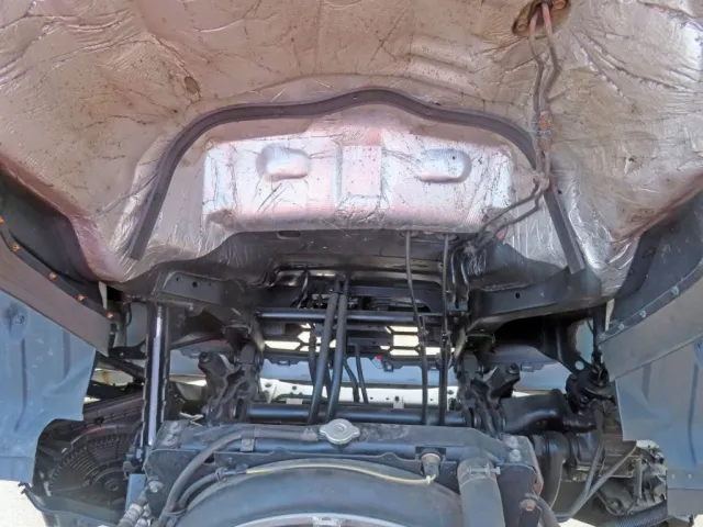 キャブ下に軽いサビがあります。|三菱 ファイター QDG-FQ62Fの写真35