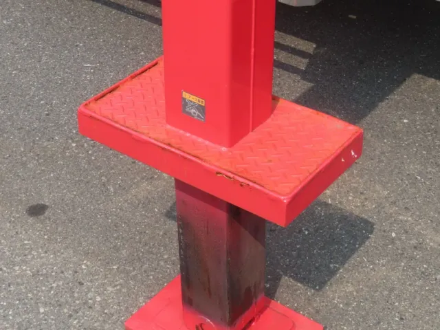 アウトリガーのステップ部に軽いサビがあります。|三菱 ファイター QDG-FQ62Fの写真45