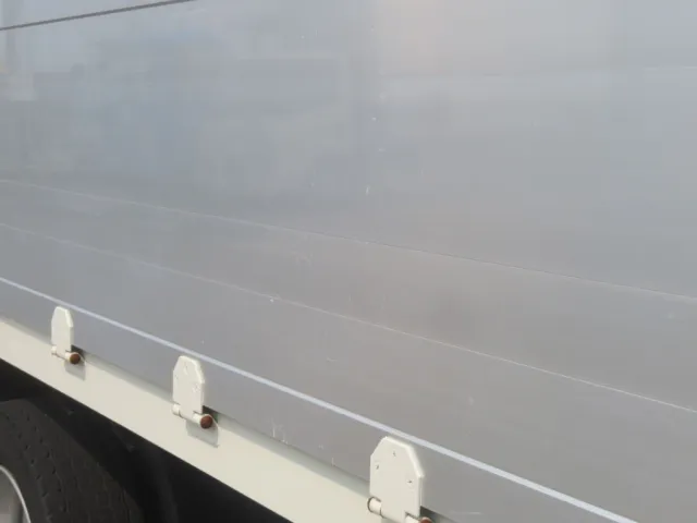 あおりに細かいキズがあります。|三菱 ファイター QDG-FQ62Fの写真48