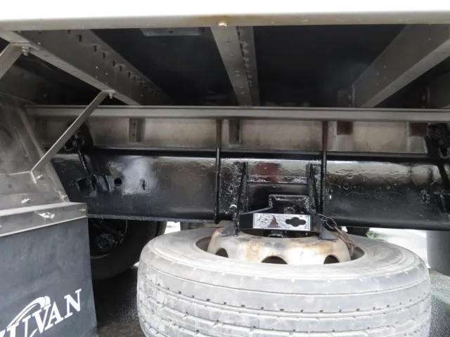 シャーシとネタの状態です。|いすゞ フォワード QKG-FVZ34U2の写真7