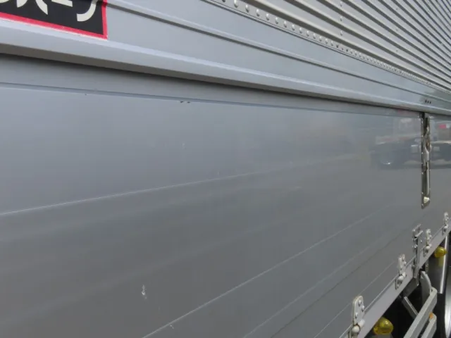 助手席側あおりにスレがあります。|いすゞ フォワード QKG-FVZ34U2の写真12