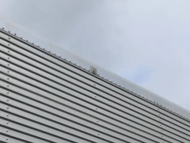 助手席側の羽根上部にキズがあります。|いすゞ フォワード QKG-FVZ34U2の写真13