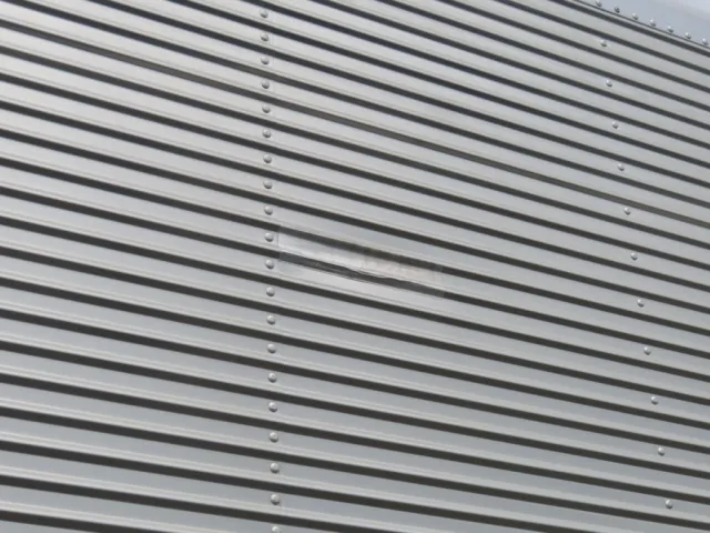 助手席側コルゲートにテープ補修箇所があります。|いすゞ フォワード QKG-FVZ34U2の写真14