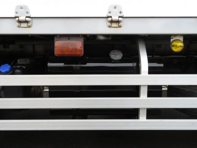 燃料タンクは200Lです。|いすゞ フォワード QKG-FVZ34U2の写真19