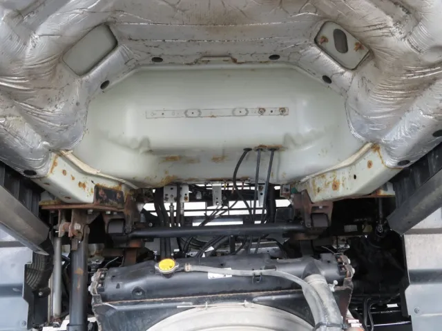 キャブ下面の状態です。|いすゞ フォワード QKG-FVZ34U2の写真28